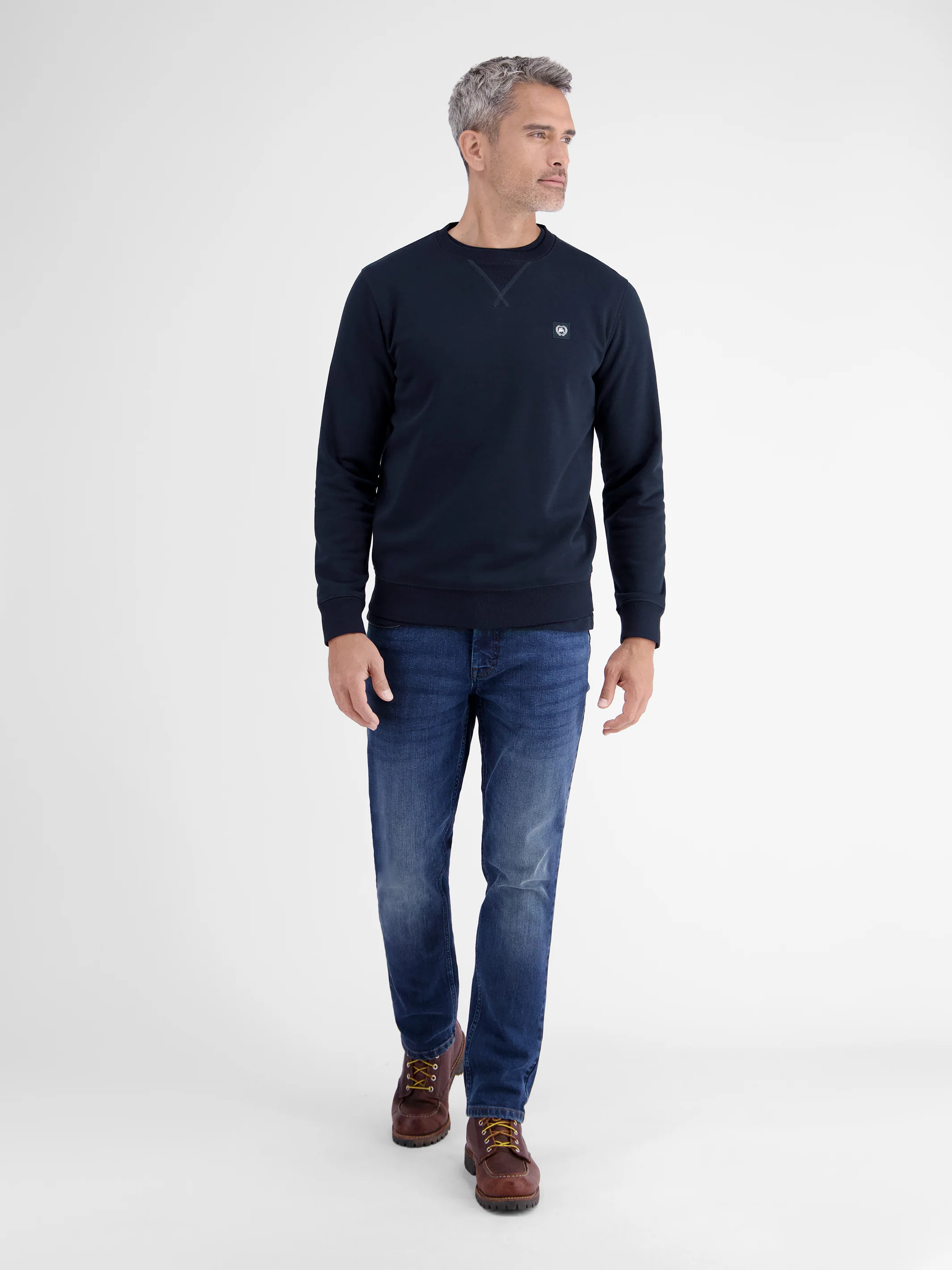 Urbaner Sweatshirtstyle für Herren - Image 26