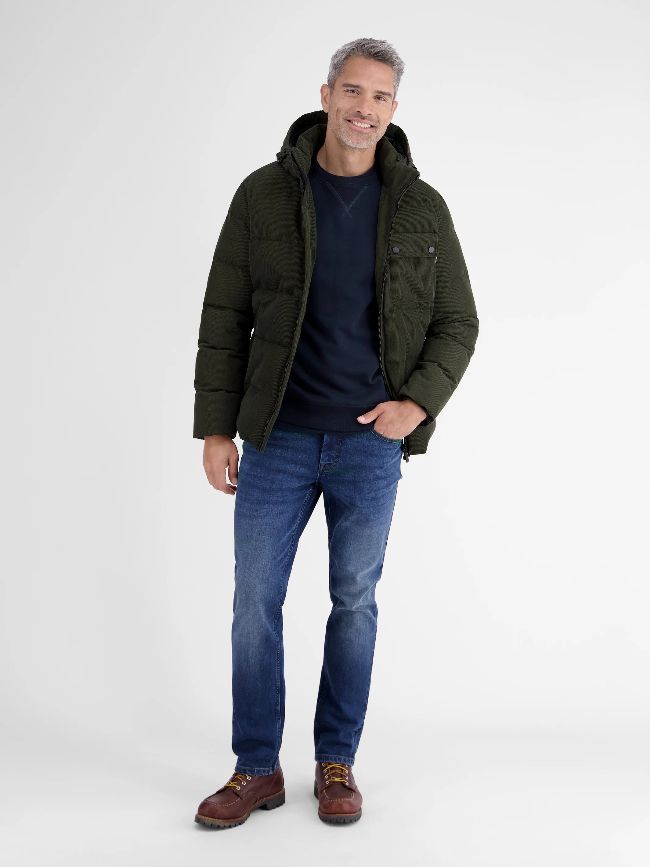 Urbaner Sweatshirtstyle für Herren - Image 27