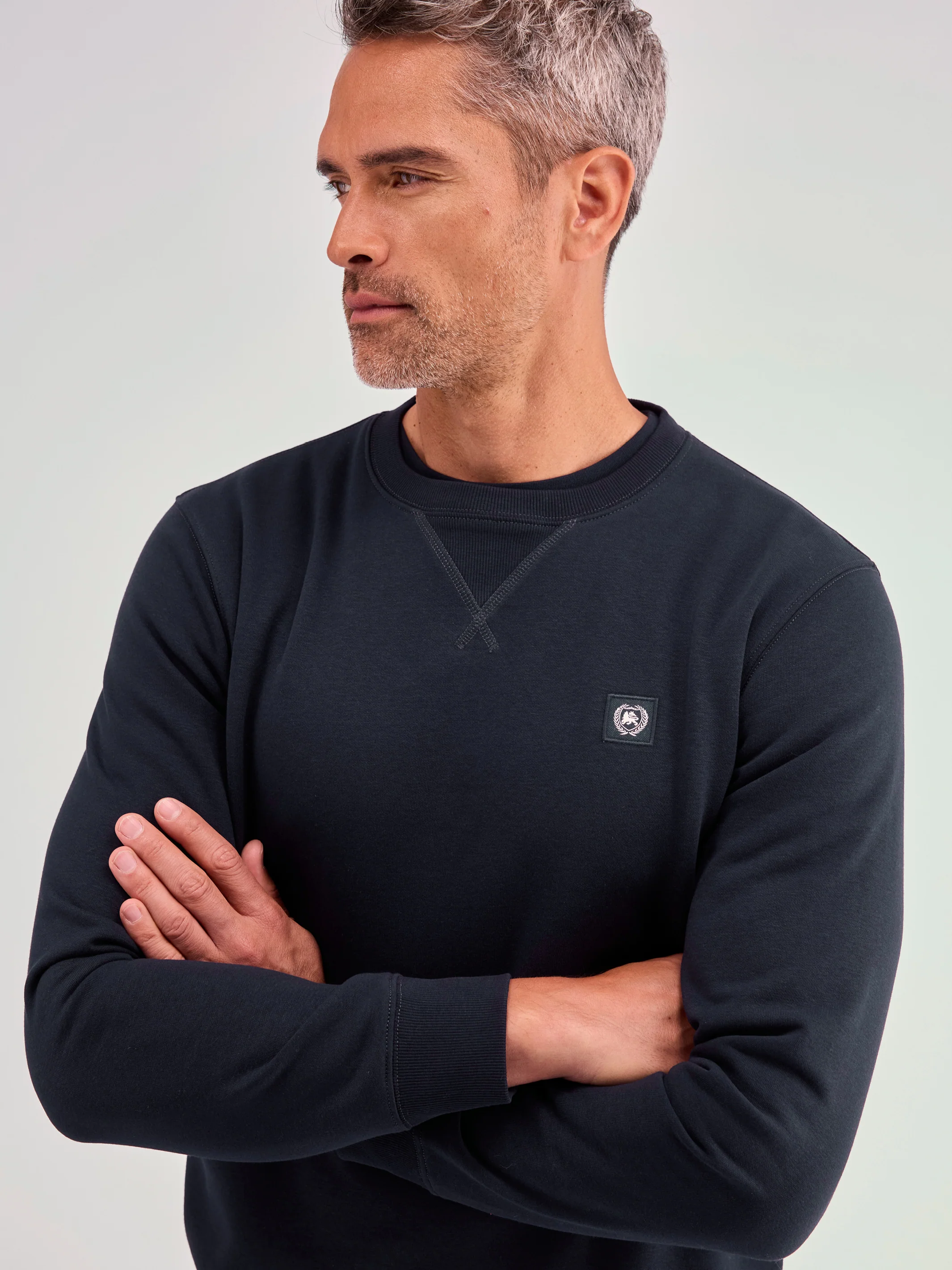 Urbaner Sweatshirtstyle für Herren - Image 28