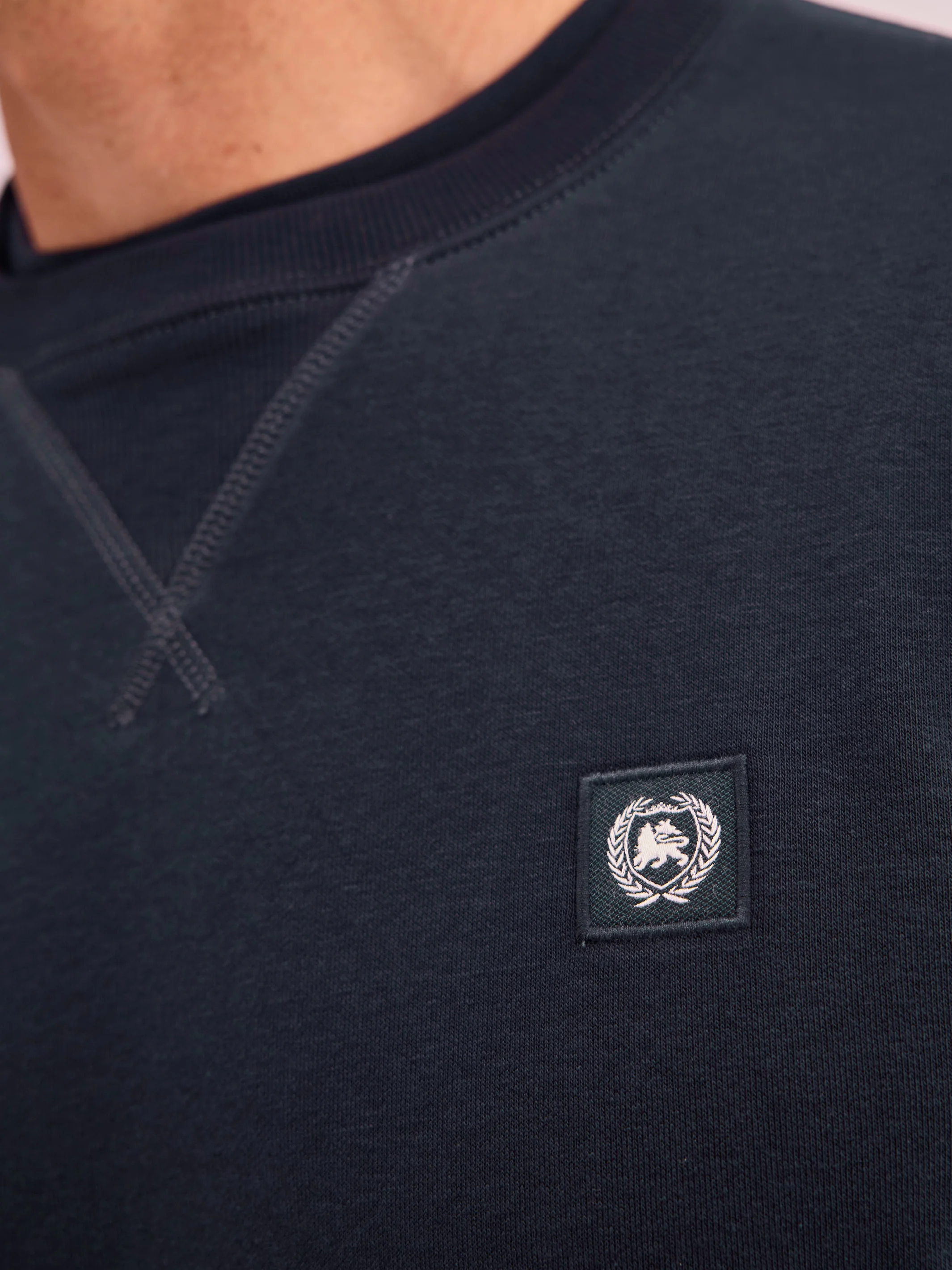 Urbaner Sweatshirtstyle für Herren - Image 29