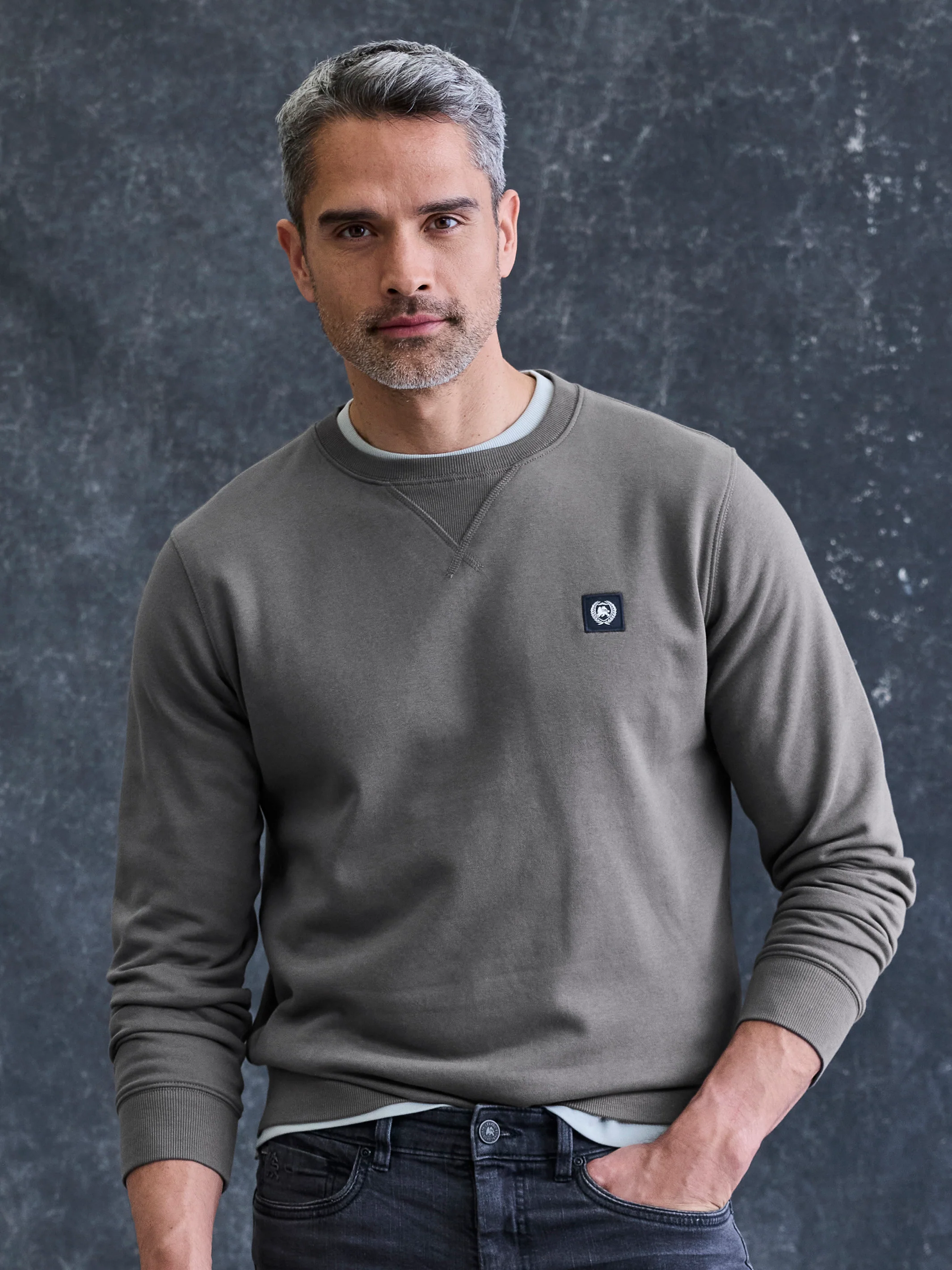 Urbaner Sweatshirtstyle für Herren - Image 7